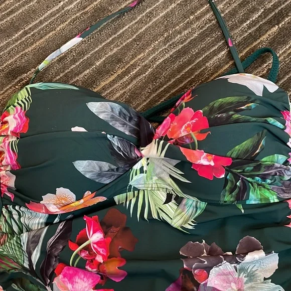 LA BLANCA BEYOND THE JUNGLE TUMMY CONTROL BANDEAU ONE PIECE SWIMSUIT 🌺 - Picture 8 of 8